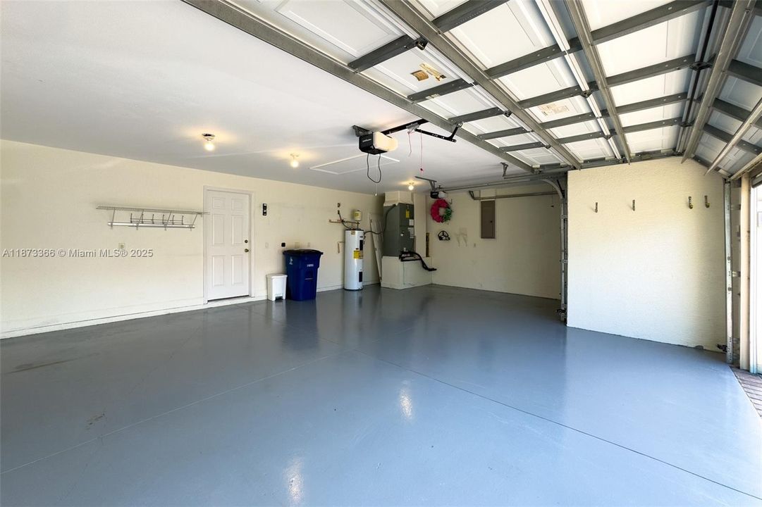 Active With Contract: $619,000 (4 beds, 2 baths, 2371 Square Feet)