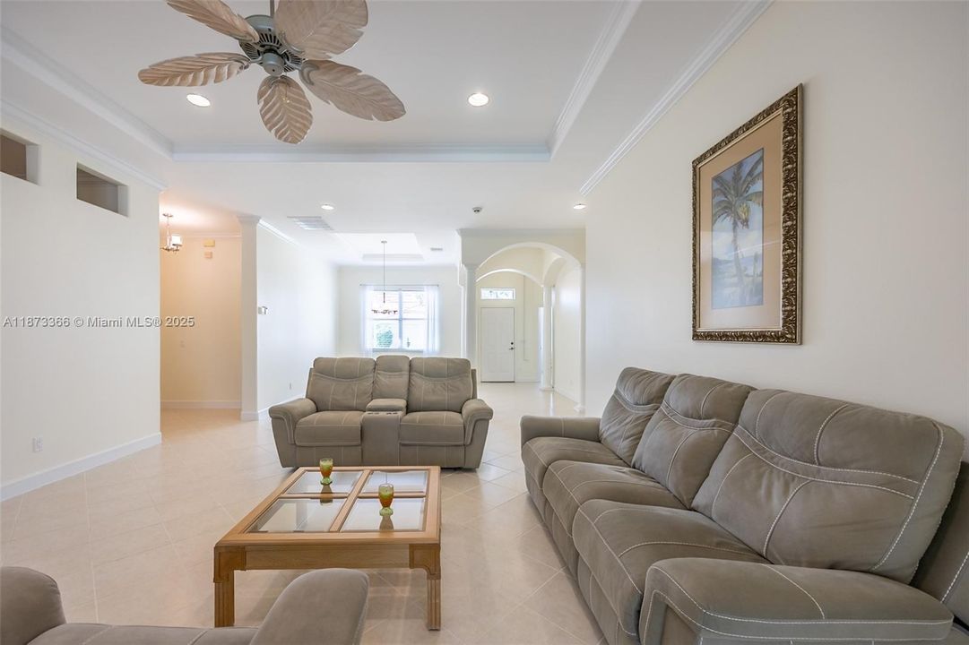 Active With Contract: $619,000 (4 beds, 2 baths, 2371 Square Feet)