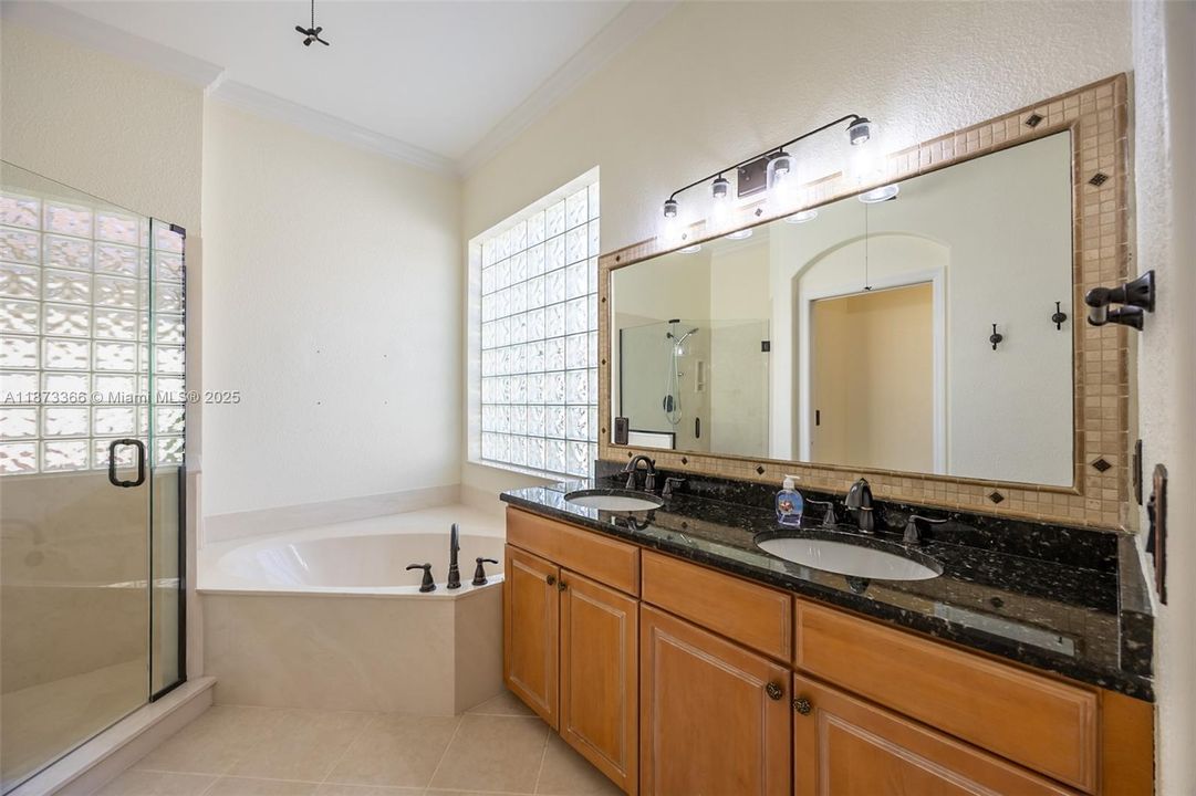 Active With Contract: $619,000 (4 beds, 2 baths, 2371 Square Feet)