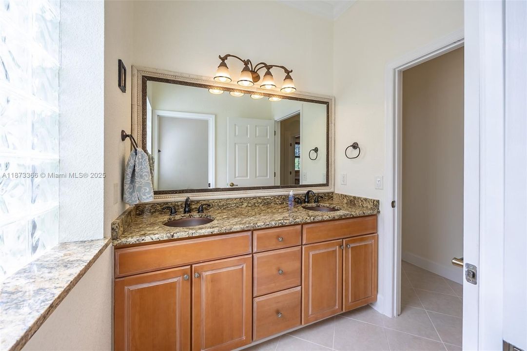 Active With Contract: $619,000 (4 beds, 2 baths, 2371 Square Feet)