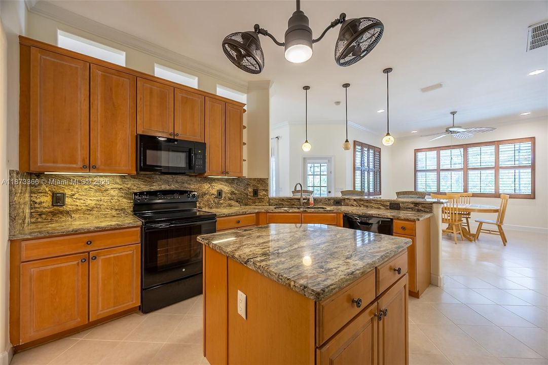 Active With Contract: $619,000 (4 beds, 2 baths, 2371 Square Feet)