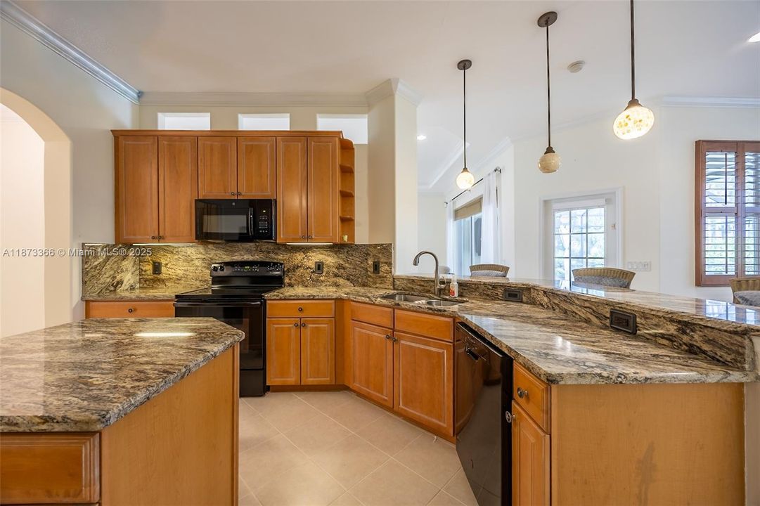 Active With Contract: $619,000 (4 beds, 2 baths, 2371 Square Feet)