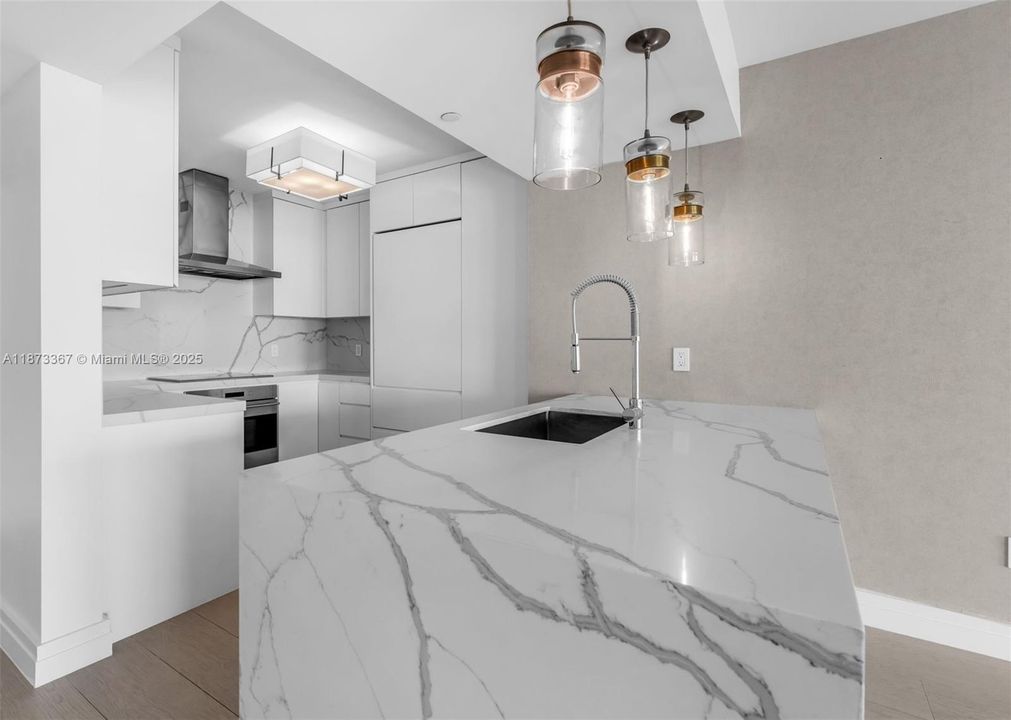 For Sale: $1,595,000 (2 beds, 2 baths, 1463 Square Feet)