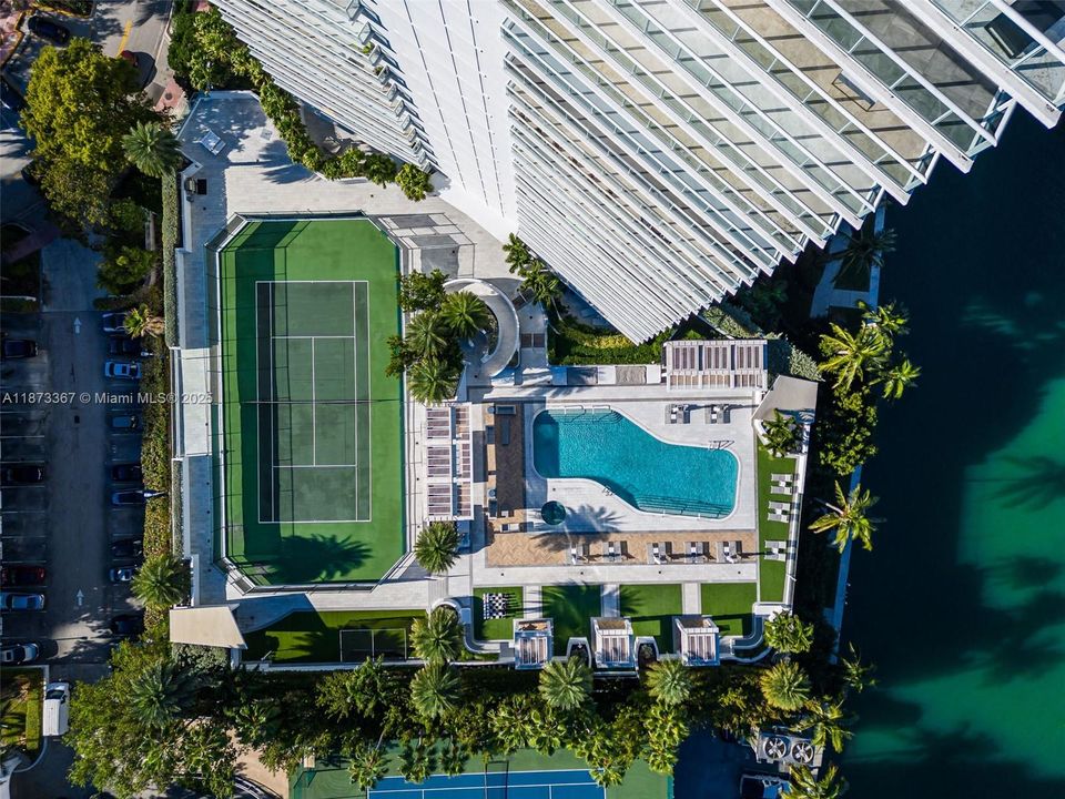 For Sale: $1,595,000 (2 beds, 2 baths, 1463 Square Feet)