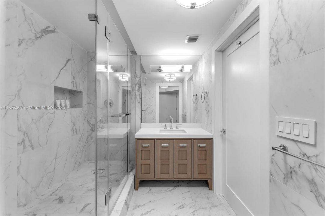 For Sale: $1,595,000 (2 beds, 2 baths, 1463 Square Feet)