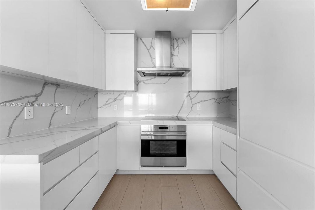 For Sale: $1,595,000 (2 beds, 2 baths, 1463 Square Feet)