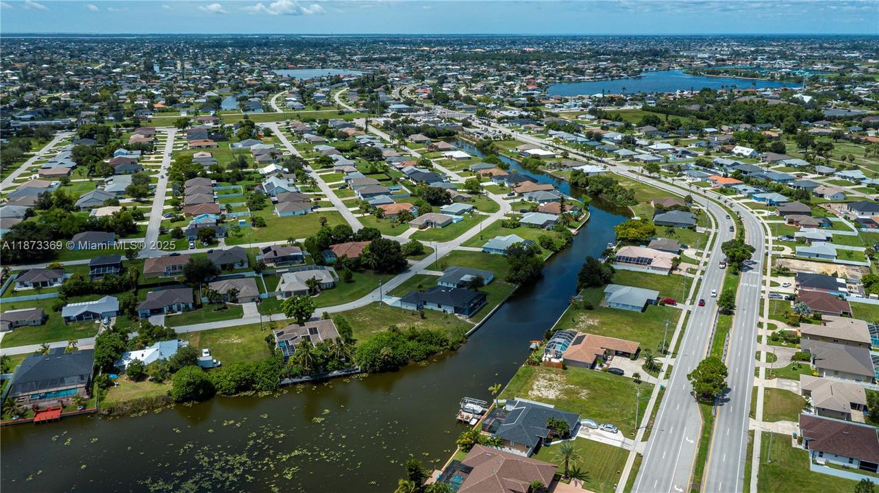 Large intersecting canal basin views