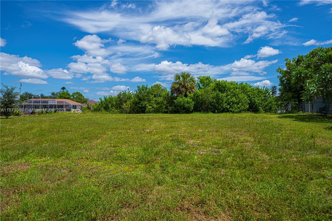 Prime Cape Coral waterfront land
