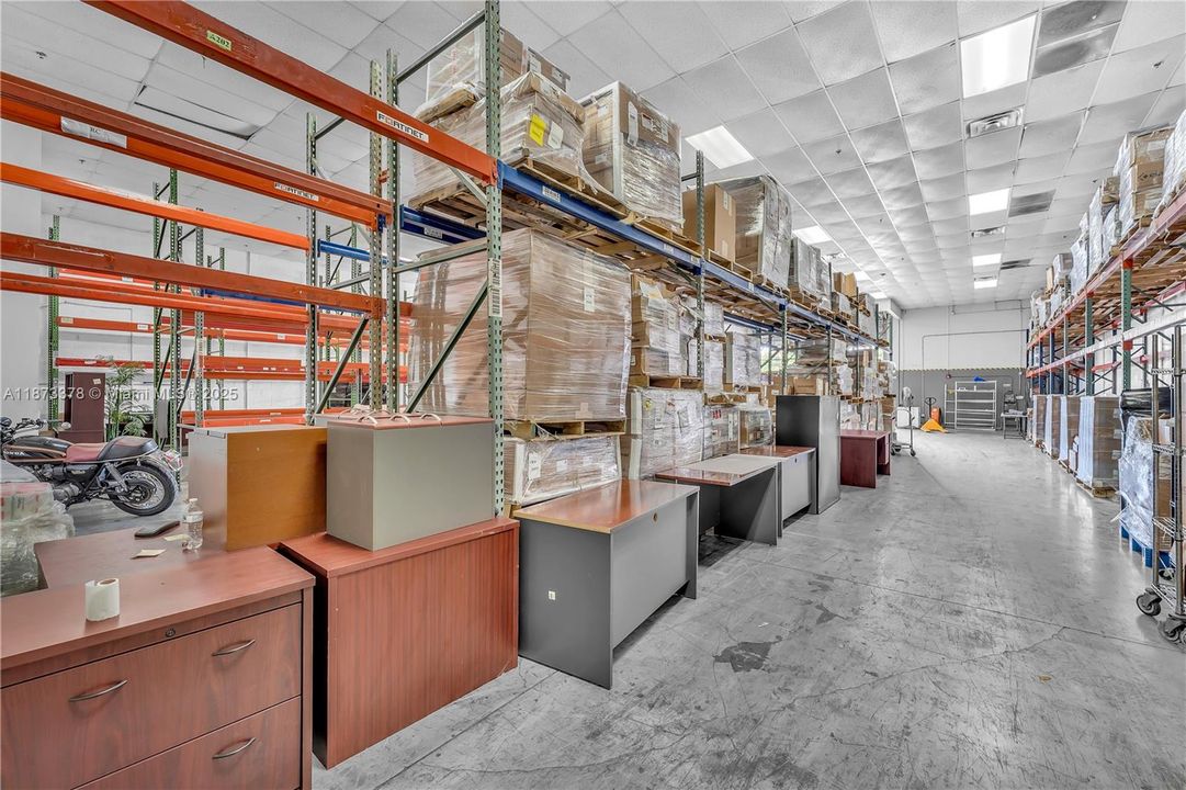 合同活跃: $3,200,000 (0 贝兹, 0 浴室, 0 平方英尺)