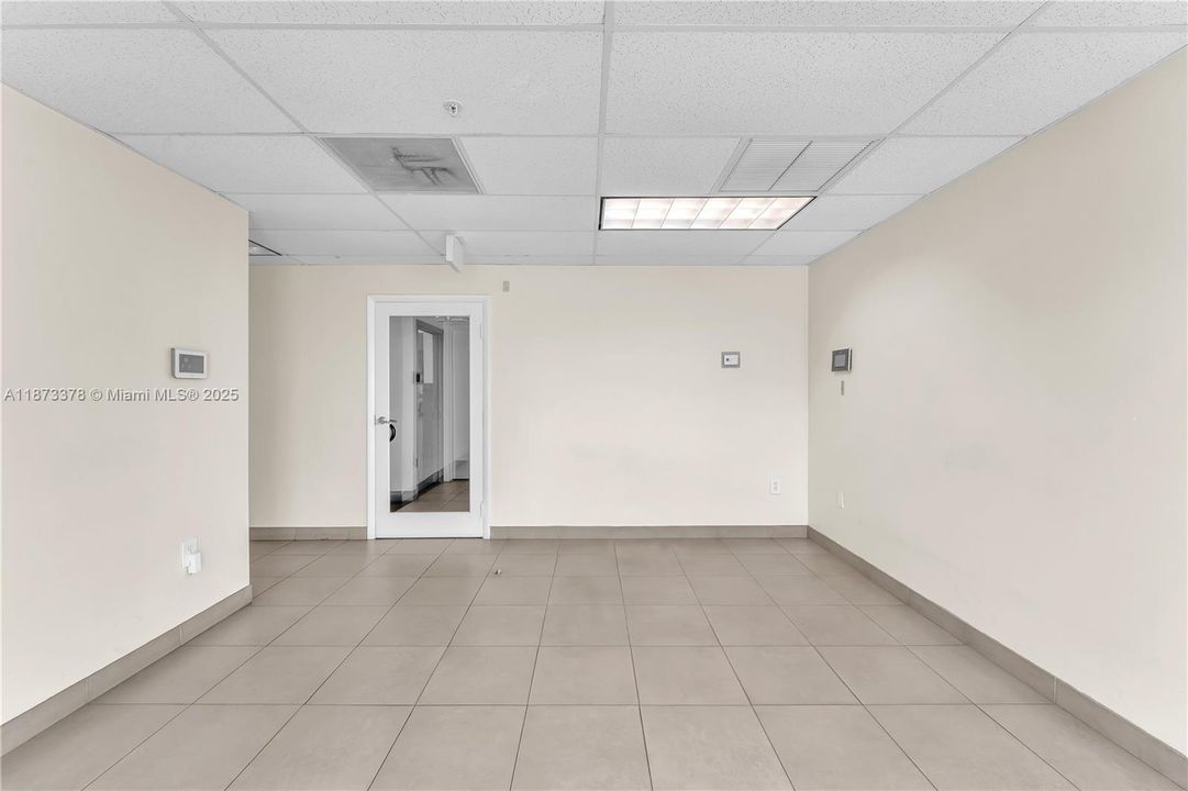 合同活跃: $3,200,000 (0 贝兹, 0 浴室, 0 平方英尺)