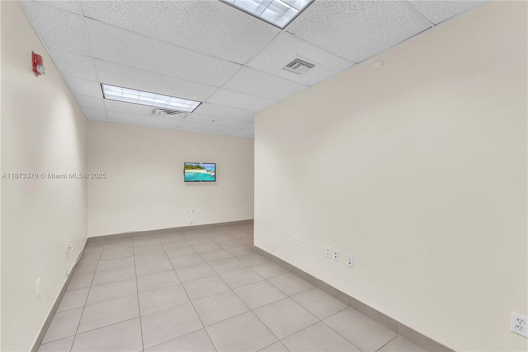 合同活跃: $3,200,000 (0 贝兹, 0 浴室, 0 平方英尺)