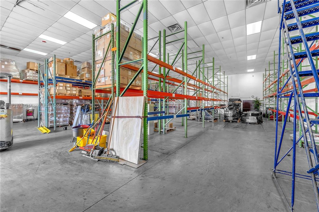 合同活跃: $3,200,000 (0 贝兹, 0 浴室, 0 平方英尺)