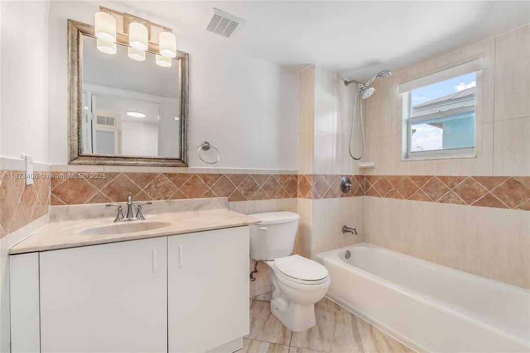 En Venta: $390,000 (3 camas, 2 baños, 1190 Pies cuadrados)