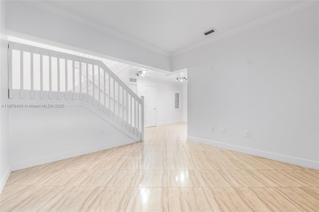 En Venta: $390,000 (3 camas, 2 baños, 1190 Pies cuadrados)