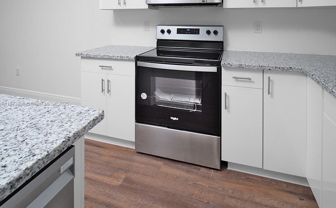 В аренду: $2,250 (3 спален, 2 ванн, 2060 Квадратных фут)