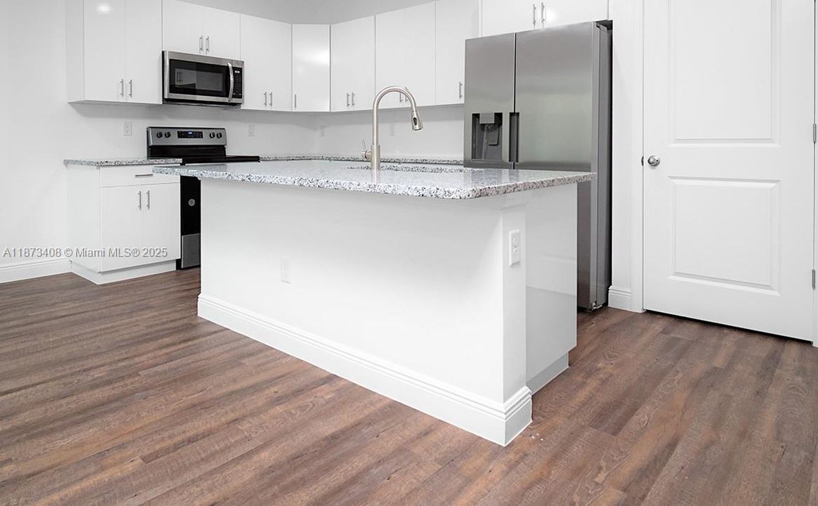 В аренду: $2,250 (3 спален, 2 ванн, 2060 Квадратных фут)