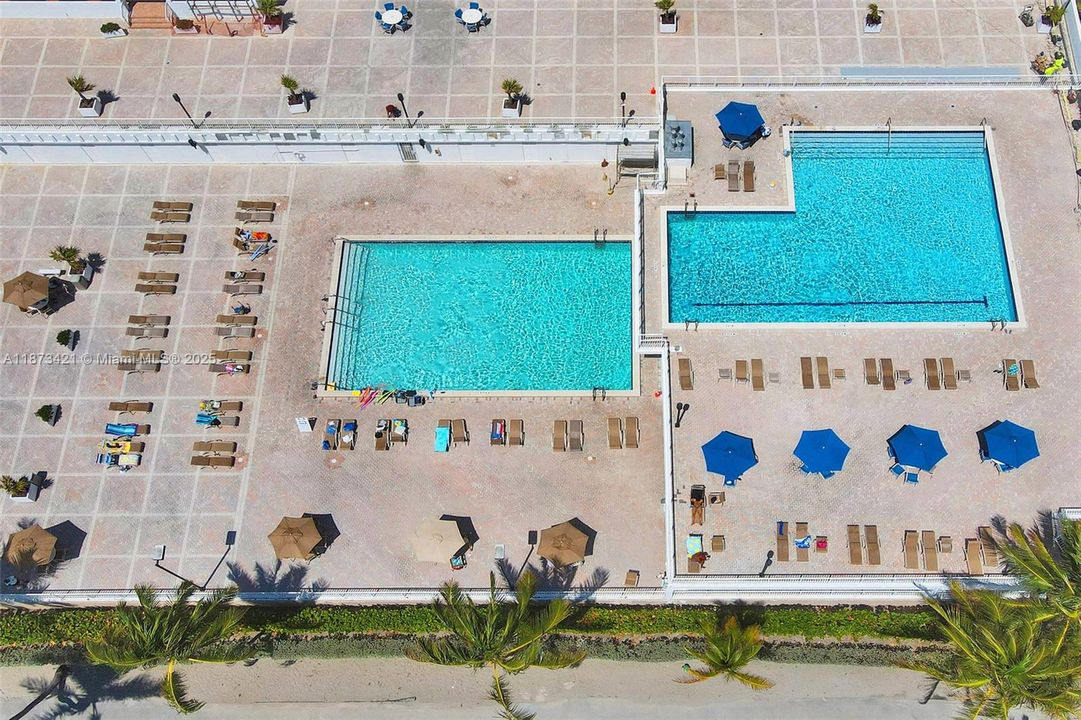 合同活跃: $299,000 (1 贝兹, 2 浴室, 1050 平方英尺)