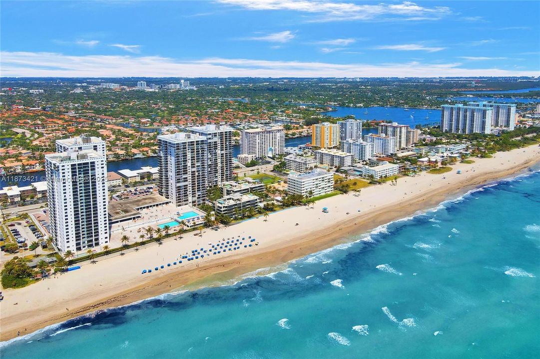 合同活跃: $299,000 (1 贝兹, 2 浴室, 1050 平方英尺)