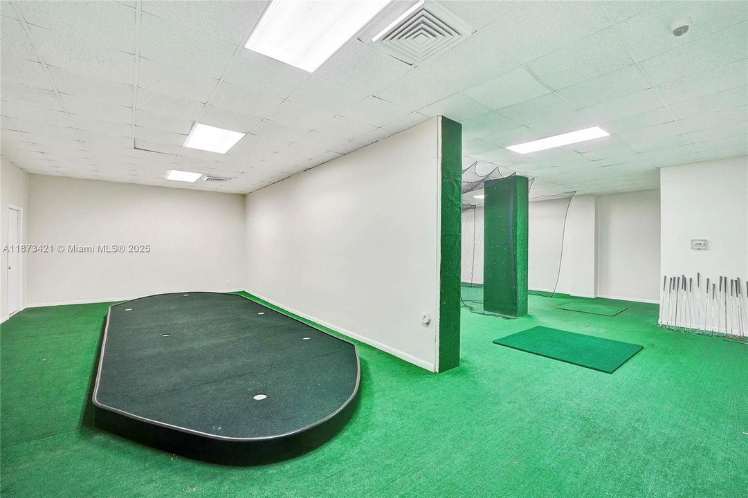 合同活跃: $299,000 (1 贝兹, 2 浴室, 1050 平方英尺)