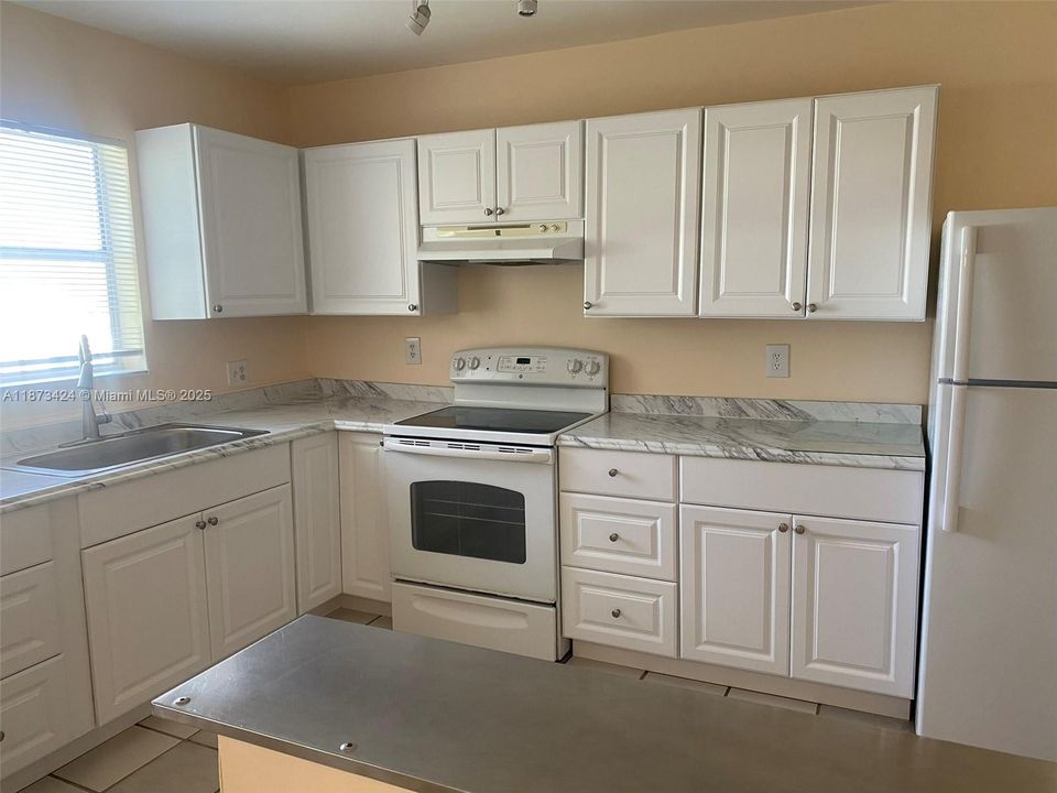 На продажу: $180,500 (2 спален, 2 ванн, 1080 Квадратных фут)