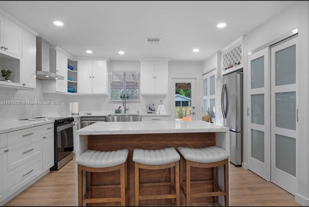 待售: $875,000 (3 贝兹, 2 浴室, 1120 平方英尺)