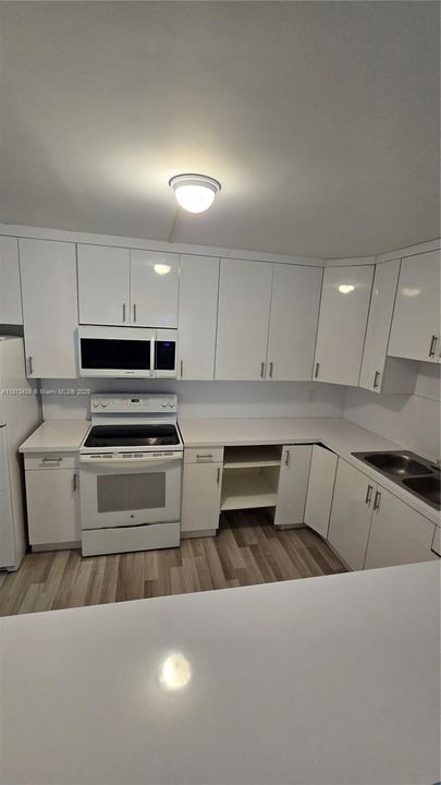 Activo con contrato: $1,650 (2 camas, 2 baños, 1075 Pies cuadrados)