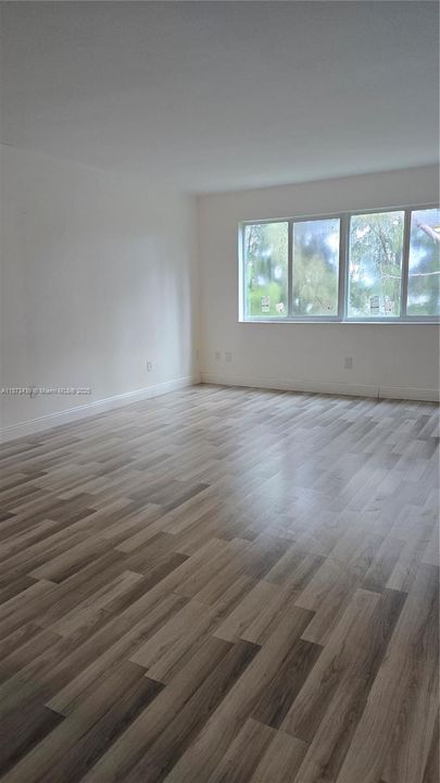 Activo con contrato: $1,650 (2 camas, 2 baños, 1075 Pies cuadrados)