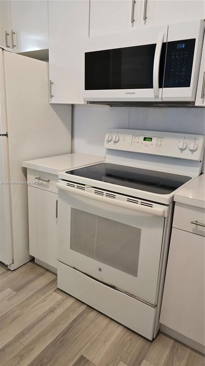 Activo con contrato: $1,650 (2 camas, 2 baños, 1075 Pies cuadrados)