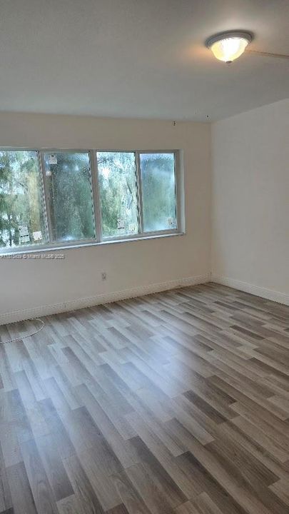 Activo con contrato: $1,650 (2 camas, 2 baños, 1075 Pies cuadrados)