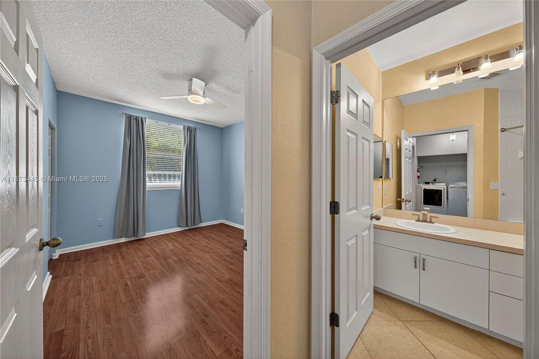 待售: $580,000 (2 贝兹, 2 浴室, 1670 平方英尺)