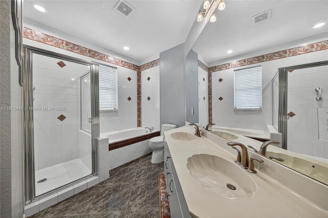 待售: $580,000 (2 贝兹, 2 浴室, 1670 平方英尺)