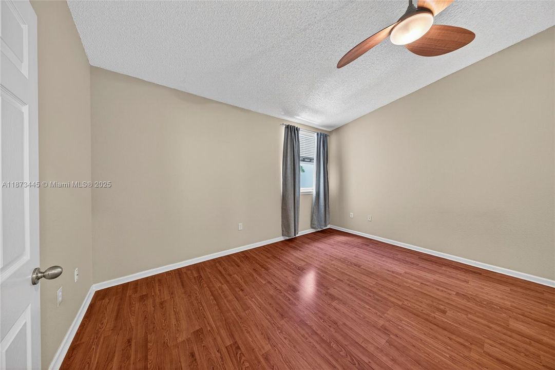 待售: $580,000 (2 贝兹, 2 浴室, 1670 平方英尺)