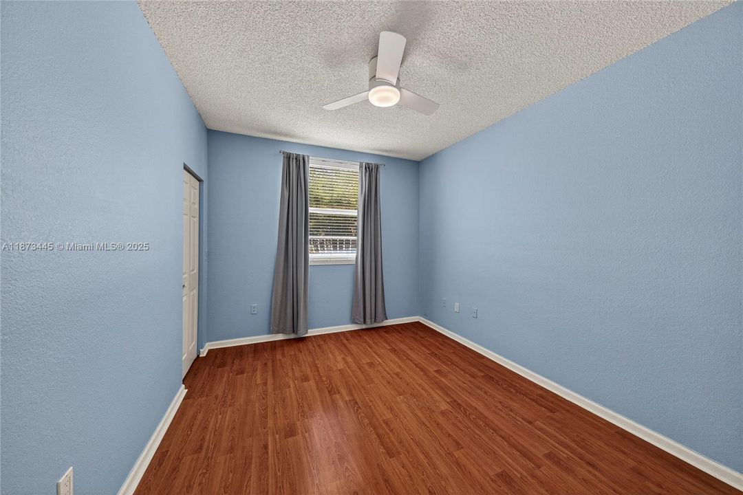 待售: $580,000 (2 贝兹, 2 浴室, 1670 平方英尺)