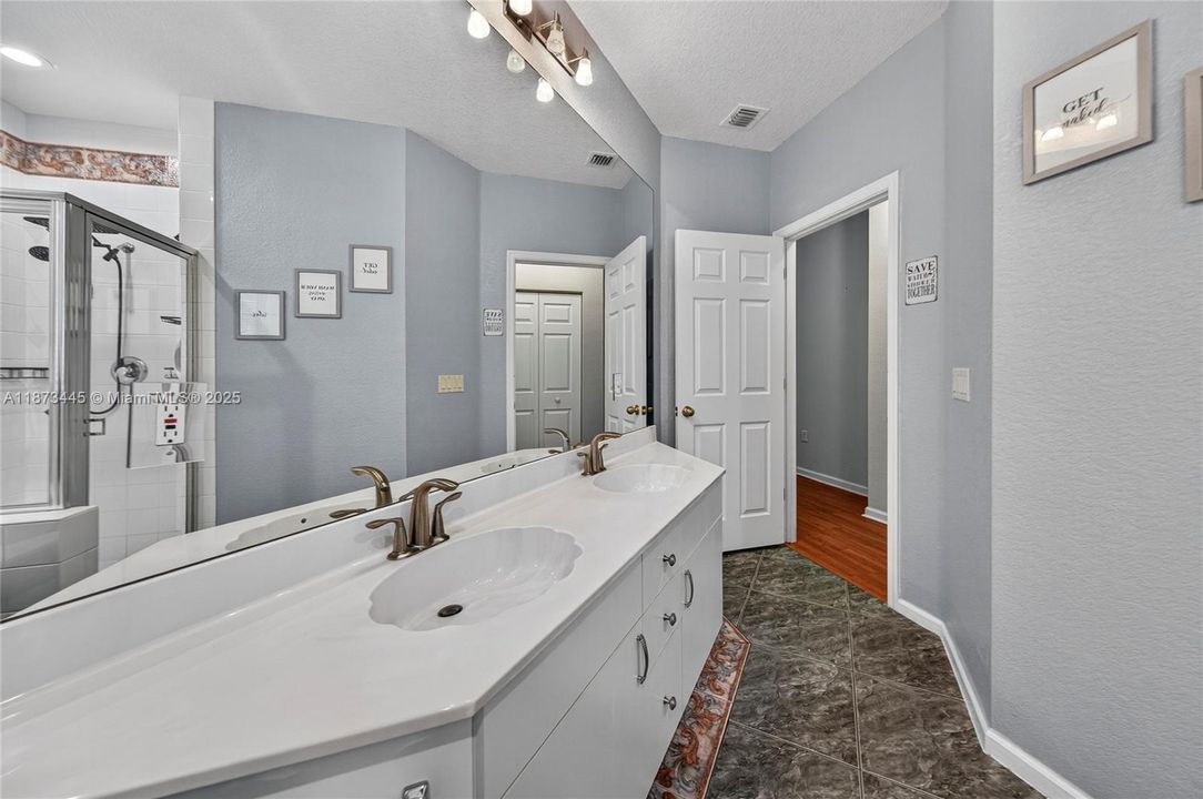 待售: $580,000 (2 贝兹, 2 浴室, 1670 平方英尺)