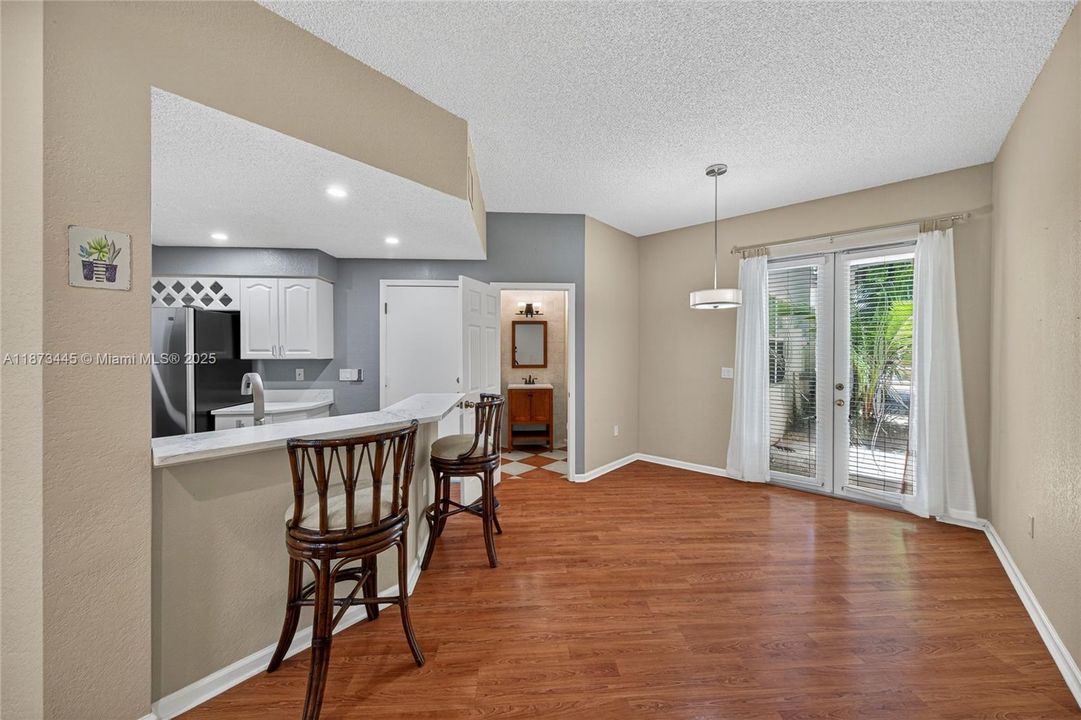 待售: $580,000 (2 贝兹, 2 浴室, 1670 平方英尺)