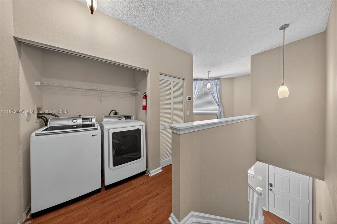 待售: $580,000 (2 贝兹, 2 浴室, 1670 平方英尺)