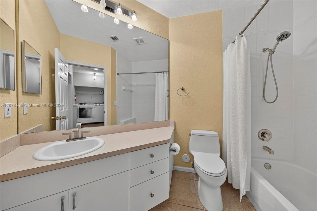 待售: $580,000 (2 贝兹, 2 浴室, 1670 平方英尺)