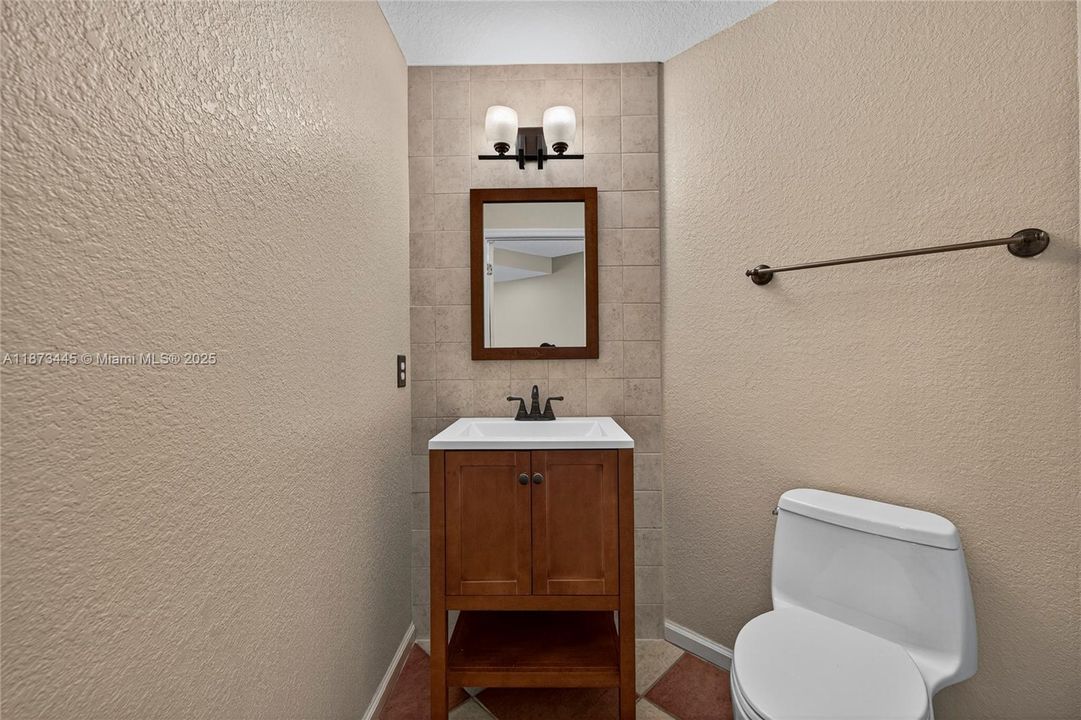 待售: $580,000 (2 贝兹, 2 浴室, 1670 平方英尺)