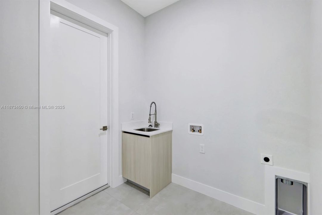 For Sale: $625,000 (4 beds, 3 baths, 1774 Square Feet)