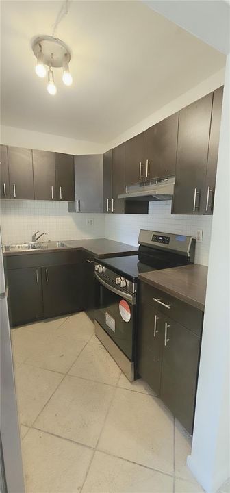 Active With Contract: $1,390 (1 beds, 1 baths, 633 Square Feet)