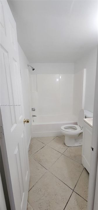 Active With Contract: $1,390 (1 beds, 1 baths, 633 Square Feet)