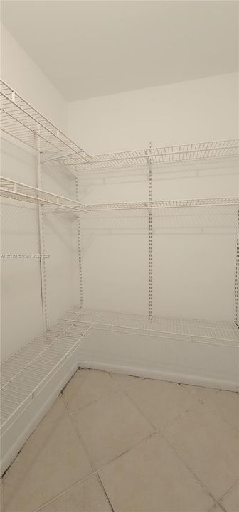 Active With Contract: $1,390 (1 beds, 1 baths, 633 Square Feet)