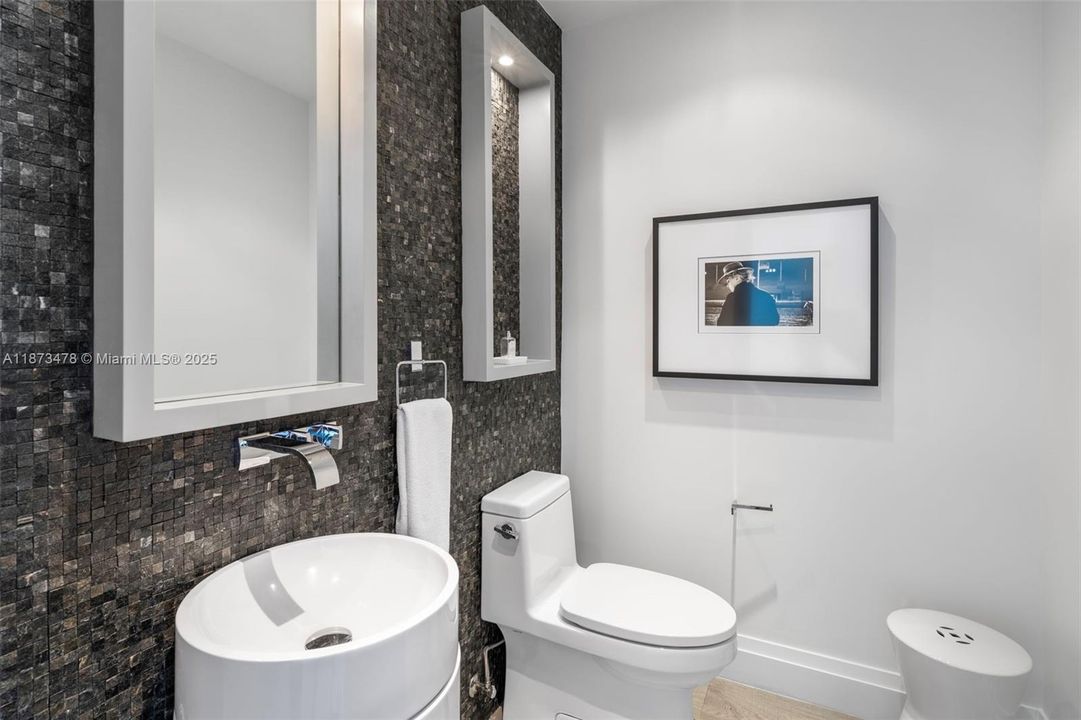 Active With Contract: $1,595,000 (2 beds, 2 baths, 1666 Square Feet)
