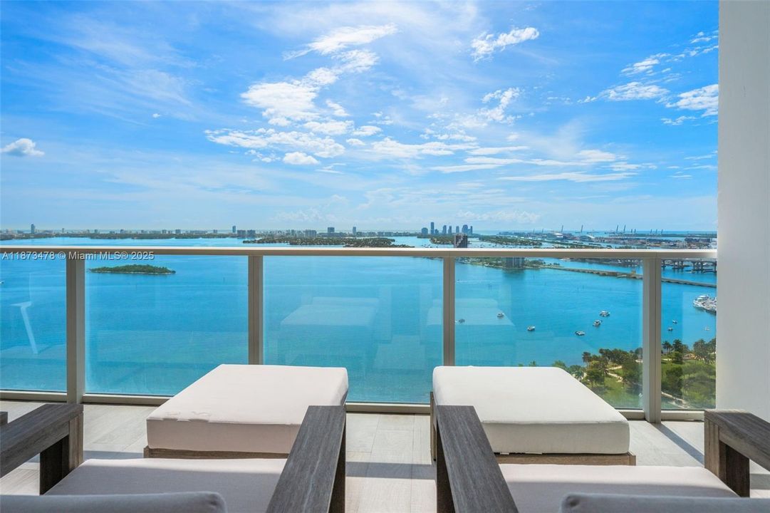 Active With Contract: $1,595,000 (2 beds, 2 baths, 1666 Square Feet)