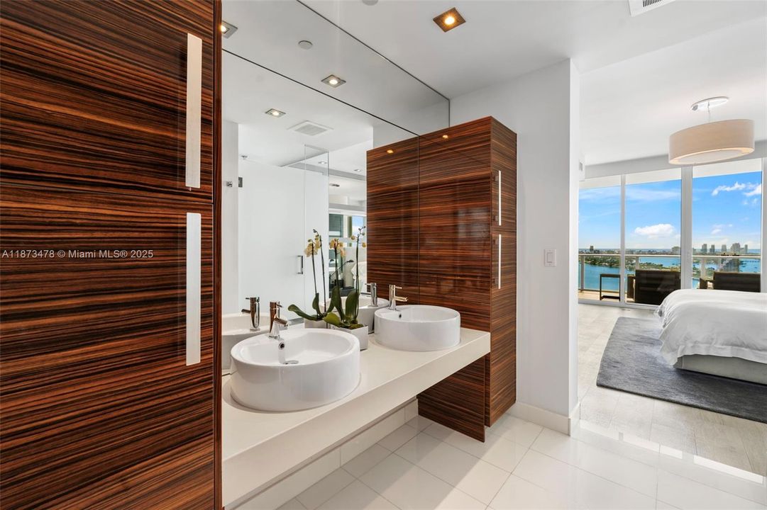 Active With Contract: $1,595,000 (2 beds, 2 baths, 1666 Square Feet)