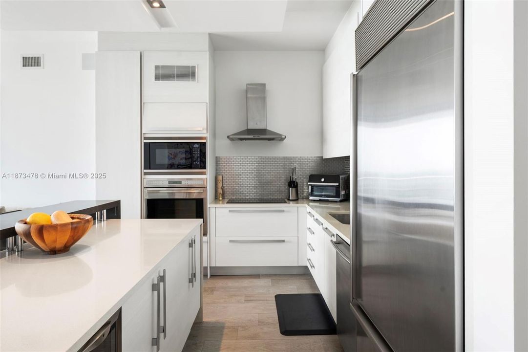 Active With Contract: $1,595,000 (2 beds, 2 baths, 1666 Square Feet)