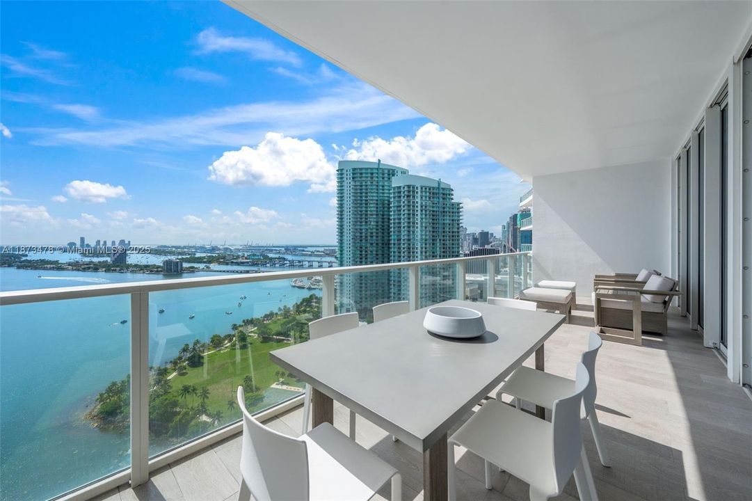 Active With Contract: $1,595,000 (2 beds, 2 baths, 1666 Square Feet)