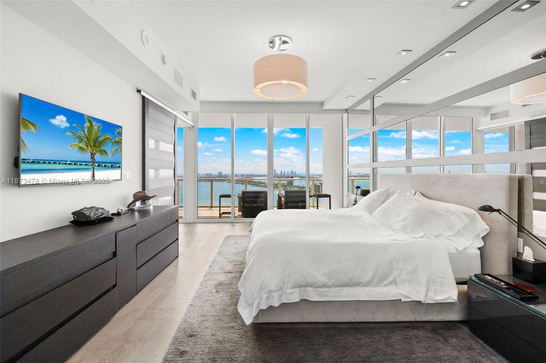 Active With Contract: $1,595,000 (2 beds, 2 baths, 1666 Square Feet)