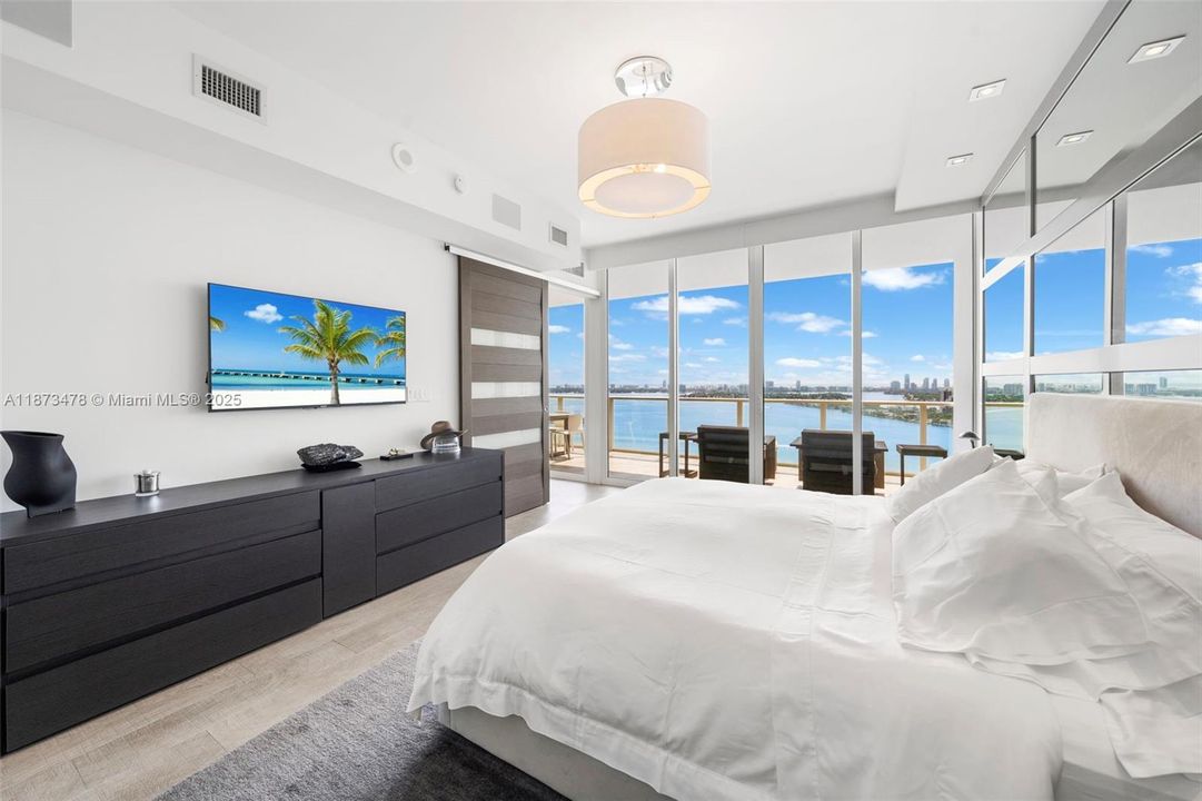 Active With Contract: $1,595,000 (2 beds, 2 baths, 1666 Square Feet)