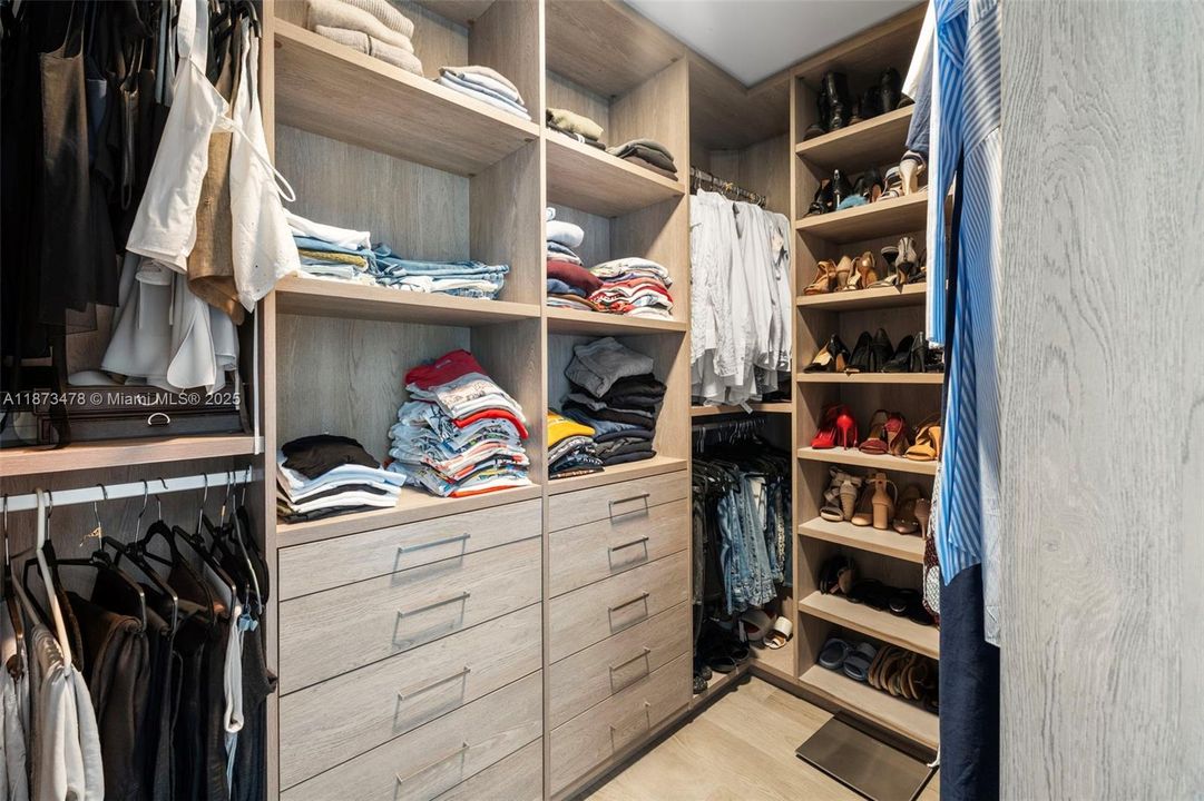 Active With Contract: $1,595,000 (2 beds, 2 baths, 1666 Square Feet)